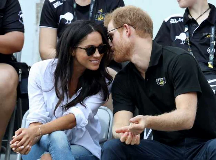 Prinţul Harry şi actriţa Meghan Markle (sunt spectator la un meci tenis pe rotile în timpul Jocurilor Invictus 2017 la Nathan Philips Square din Toronto Canada FOTO Guliver / Getty Images / Chris Jackson