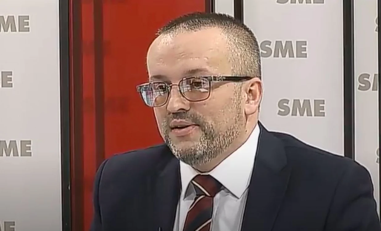 Numele şefului serviciului slovac de informaţii, Vladimír Pčolinský, menţionat în mai multe cazuri suspecte de coruţie