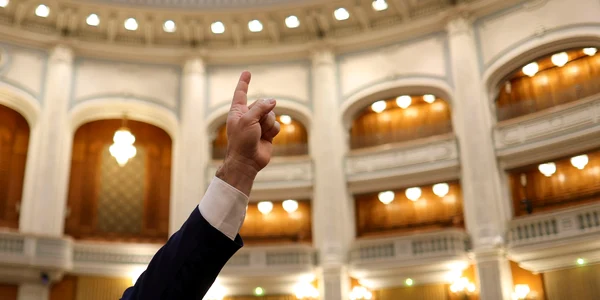 Dezbaterea și votul motiunii de cenzură inițiate de PSD și AUR împotriva guvernului de coaliție, în Parlamentul României, 5 mai 2026.  FOTO: Inquam Photos / Octav Ganea jpg