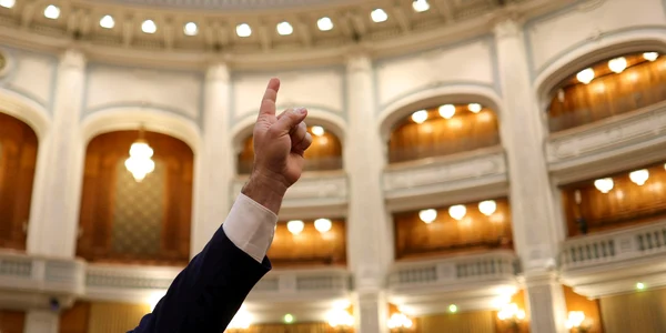 Dezbaterea și votul motiunii de cenzură inițiate de PSD și AUR împotriva guvernului de coaliție, în Parlamentul României, 5 mai 2026.  FOTO: Inquam Photos / Octav Ganea jpg