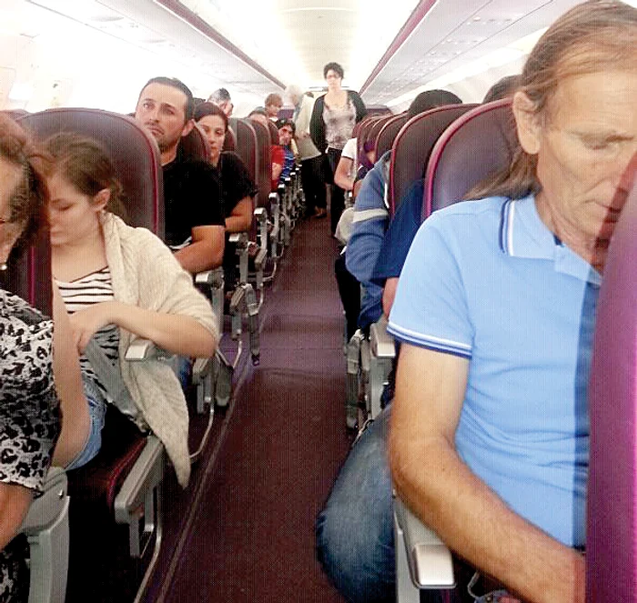 Pasagerii au aşteptat în aeronavă să se facă verificarea tehnică