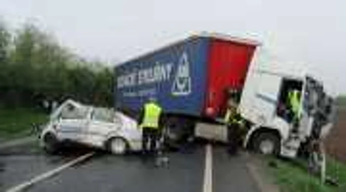 Cinci persoane şi-au pierdut viaţa luna trecută, într-un accident grav între Sebeş şi Orăştie