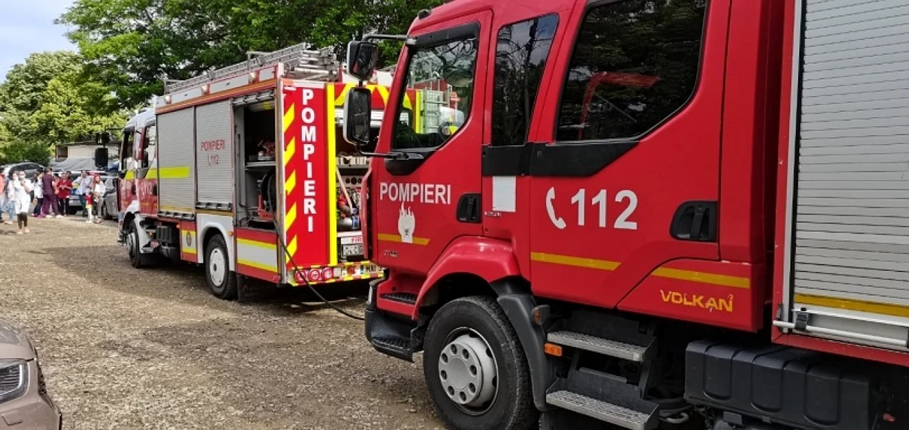 Mai multe mașini de pompieri au ajuns la intervenție. SURSA Arhivă