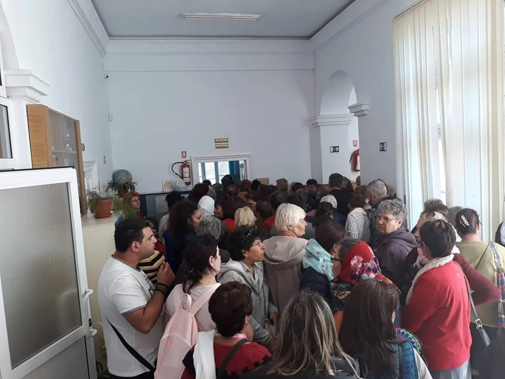 Românii stau la coadă la vot în diaspora FOTO arhiva Adevărul