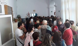 Coadă la vot în centrul Iaşiului FOTO USR Iaşi 