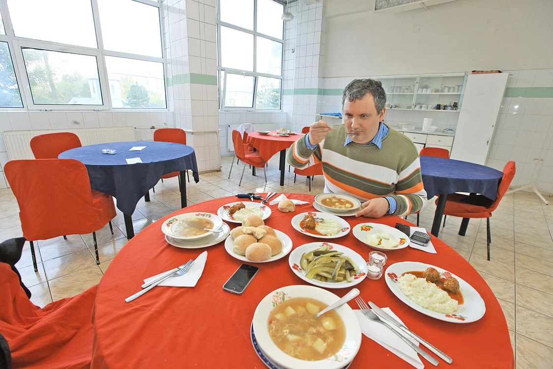 
    Spitalul Judeţean e cel mai mare din SloboziaFoto: Roberto Sălceanu  