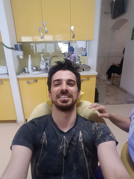 S-a dus şi la dentist, pentru a avea zâmbet de star