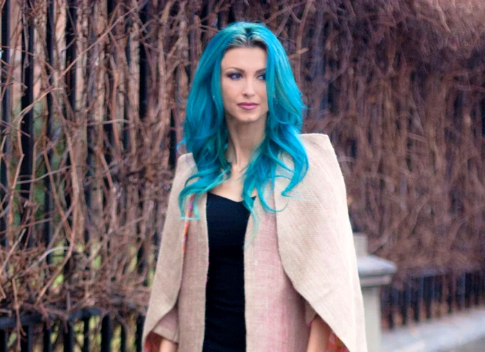 Andreea Bălan a adoptat ţinuta "de sac" a Anei NovicFoto: arhiva personală