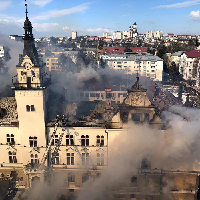 
    Șapte ore a durat  intervenția pompierilor Foto: Aurelian Tyron    