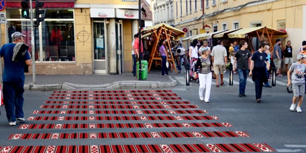 Cristina Curcan vrea să dea o utilizare contemporană ştergarelor tradiţionale (foto: http://www.altart.org)
