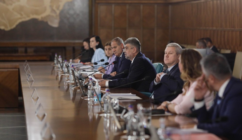 Reformă cu frâna trasă: încă avem peste 100 de secretari de stat