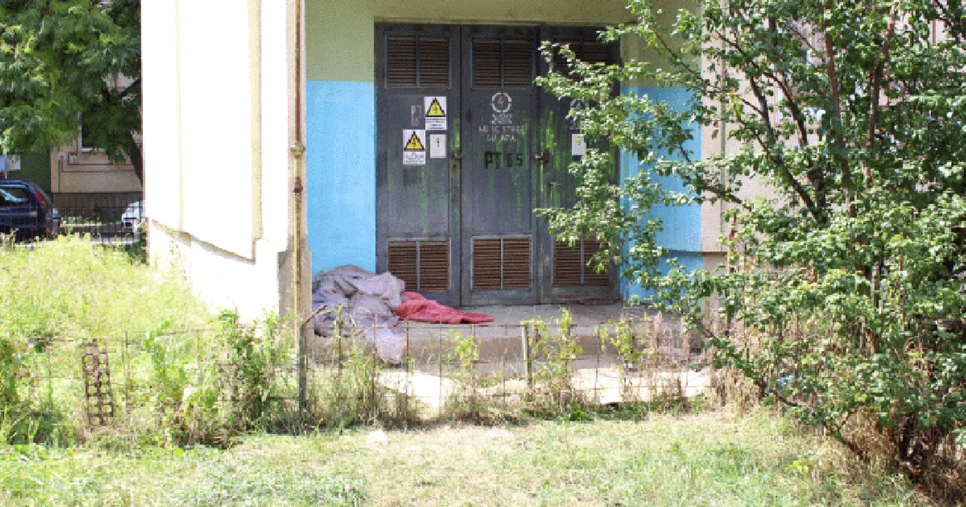 Bărbatul a fost găsit de locatari, care au sunat la 112 FOTO Făgăraş Expres