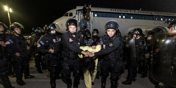SUA au expulzat în El Salvador presupuși membri ai Tren de Aragua FOTO EPA-EFE