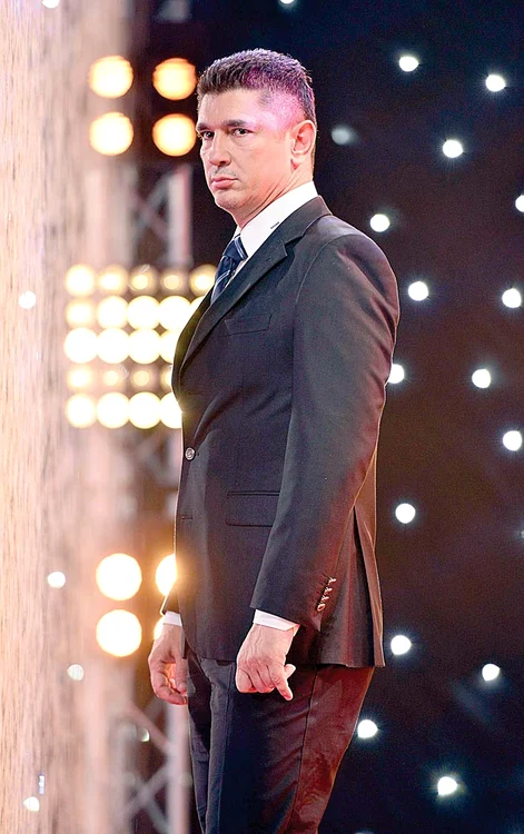 Cel poreclit “Justiţiarul” şi-a umplut casa cu săbii şi măşti