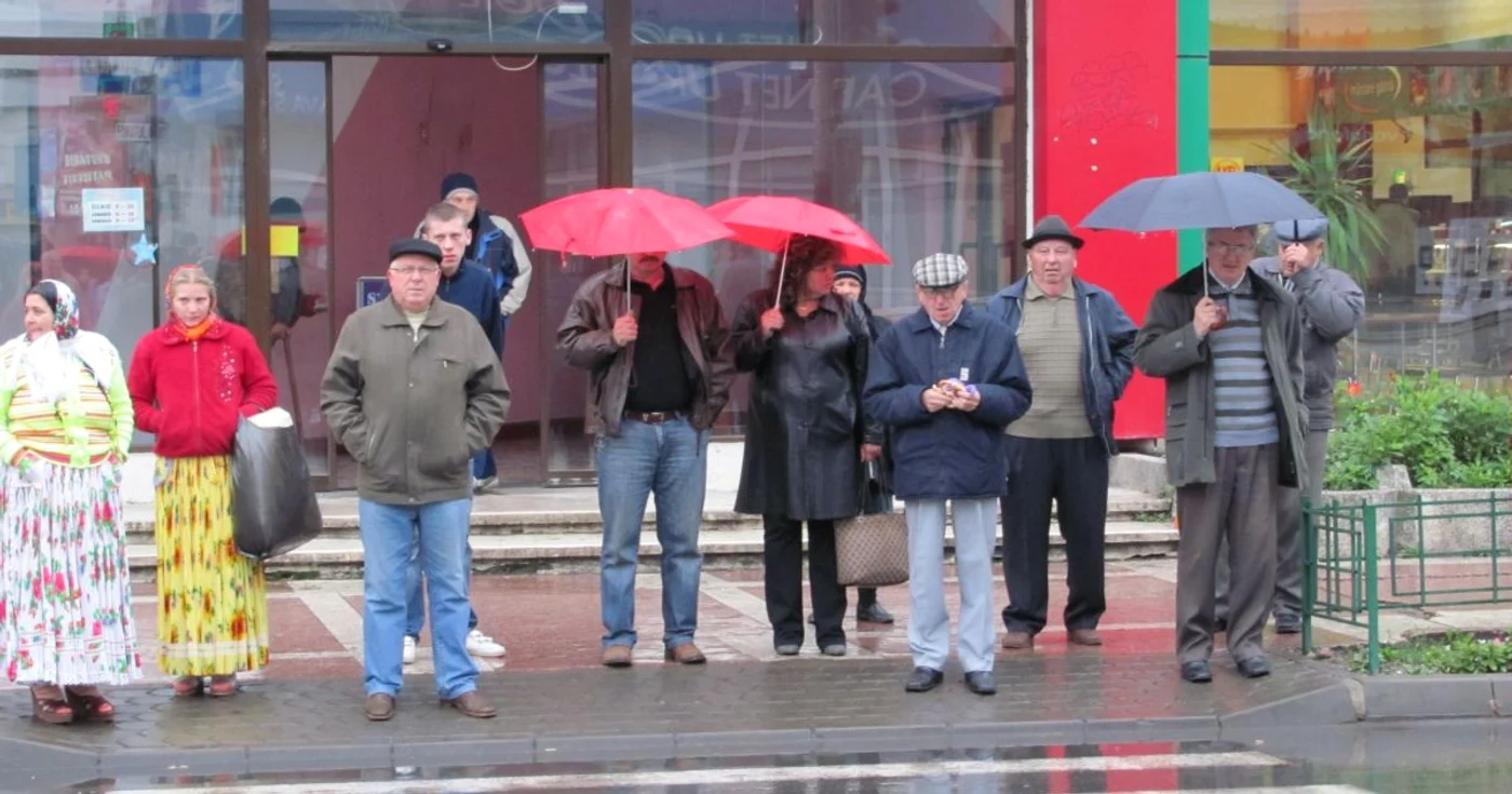 Apa de ploaie atârnă greu în bugetul oraşului. FOTOArhivă.