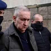 Directorul ARR, Cristian Anton, este escortat catre sediul DNA FOTO: Inquam Photos / Octav Ganea