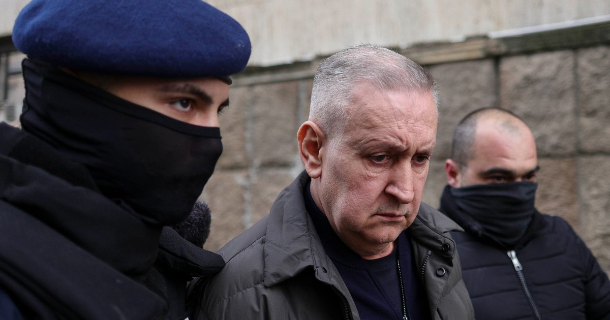 Interceptări în dosarul directorului ARR care ascundea 500.000 de euro în cutiile de pantofi. Cum număra banii în șoaptă: „1, 2, 3… 8, 9. Ai să-mi bag…”