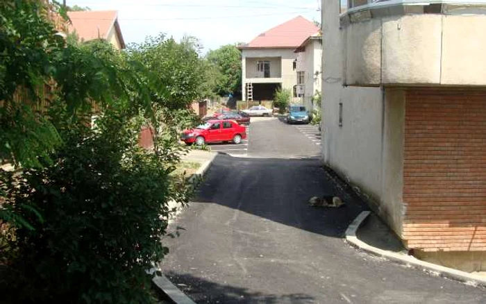 Strada oficială, ce aparţine Primriei Râmnicului, ce poartă denumitea tot de Cpt. Paul Capelleanu