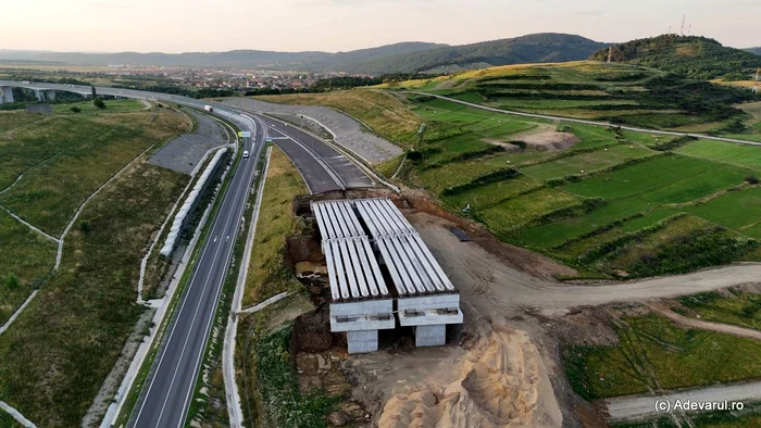 A fost semnat și al doilea contract de împrumut de 500 de milioane de euro pentru Autostrada Sibiu–Pitești, care traversează Carpații