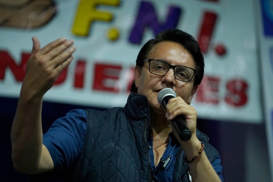Șase arestări după asasinarea unui candidat la președinție în Ecuador. A fost decretată starea de urgență