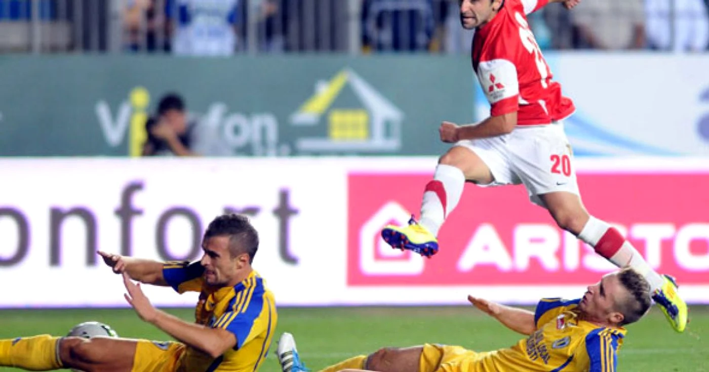Galben-albaştrii au fost „la pământ“ în meciul din campionat (foto: fcpetrolul.ro)