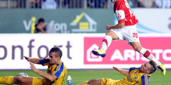 Galben-albaştrii au fost „la pământ“ în meciul din campionat (foto: fcpetrolul.ro)