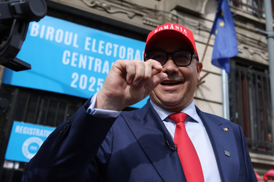 Ce câștigă politicienii români care îl imită pe Trump