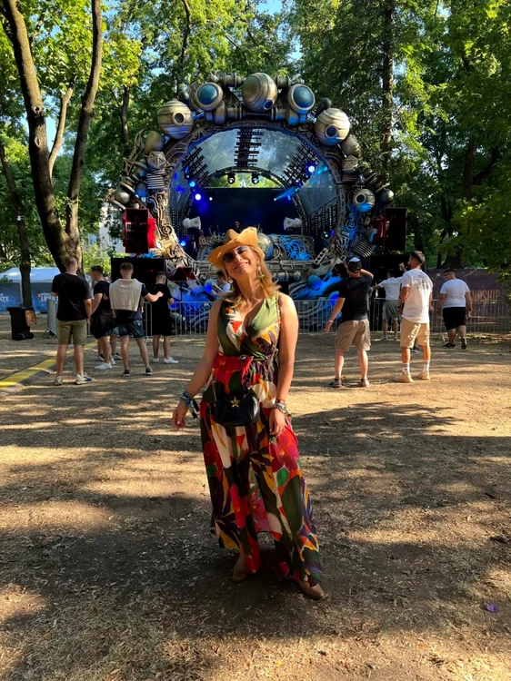 Andreea Esca afost în formă de zile mari la Untold. FOTO Facebook / Andreea Esca