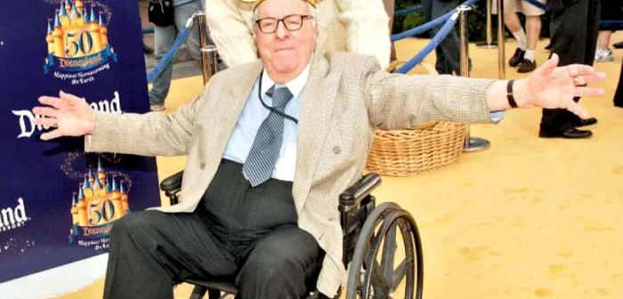 Ray Bradbury (1920-2012) a fost un scriitor american de SF şi literatură fantasy, autorul celebrului roman „Fahrenheit 451“