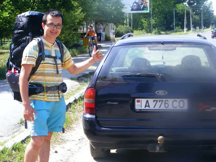 
    Timotei Rad a călătorit cu autostopul în 59 de ţări (Fotografii: Facebook - Inconjurul lumii cu autostopul)  