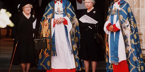 Regina Elisabeta a II a la funeraliile printesei Diana FOTO Profimedia jpg