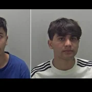Israr Niazal (stanga) si Jan Jahanzeb (dreapta), cetatenii afgani acuzati de violfoto warwick police png