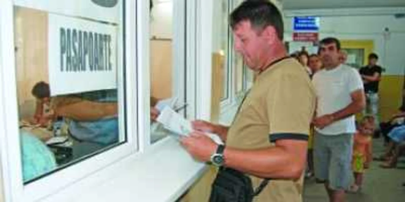 Craiova: Număr record de solicitări pentru eliberarea de paşapoarte