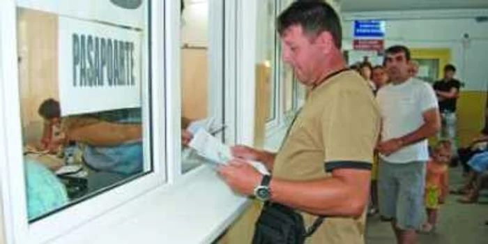 Craiova: Număr record de solicitări pentru eliberarea de paşapoarte