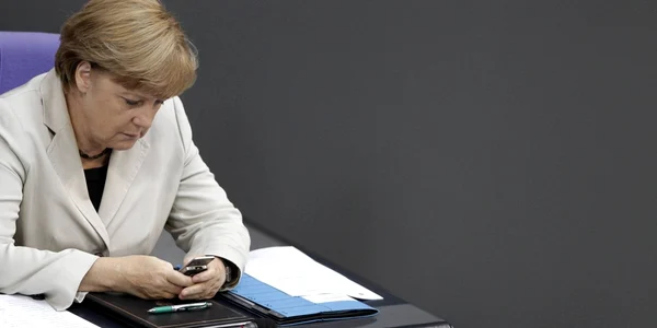angela merkel telefon mobil FOTO reuters