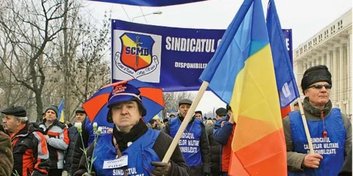 Rezerviştii au protestat în stradă faţă de recalculare   