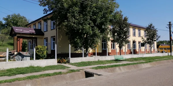 scoala corlateni