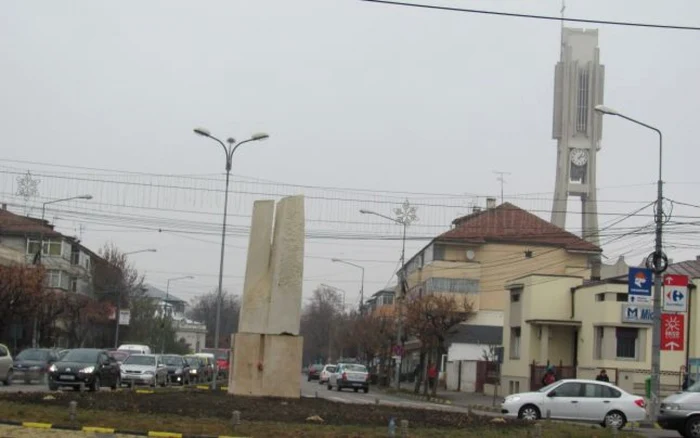 Sculptura de la Teatru, neînţeleasă de focşăneni