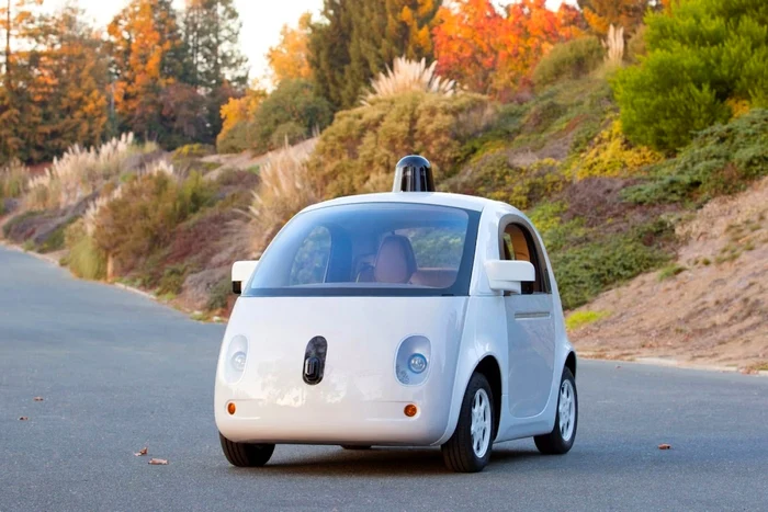 Google îmbunătăţeşte siguranţa maşinii fără şofer