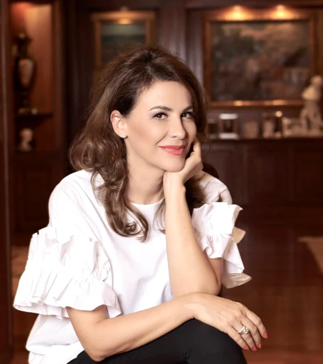 Adina Albets, sfaturi pentru un păr frumos. Sursă: Facebook