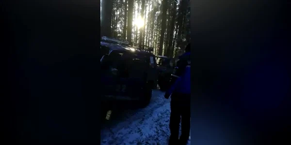 Şoferi pasionaţi de off-raod, prinşi de jandarmi în pădure