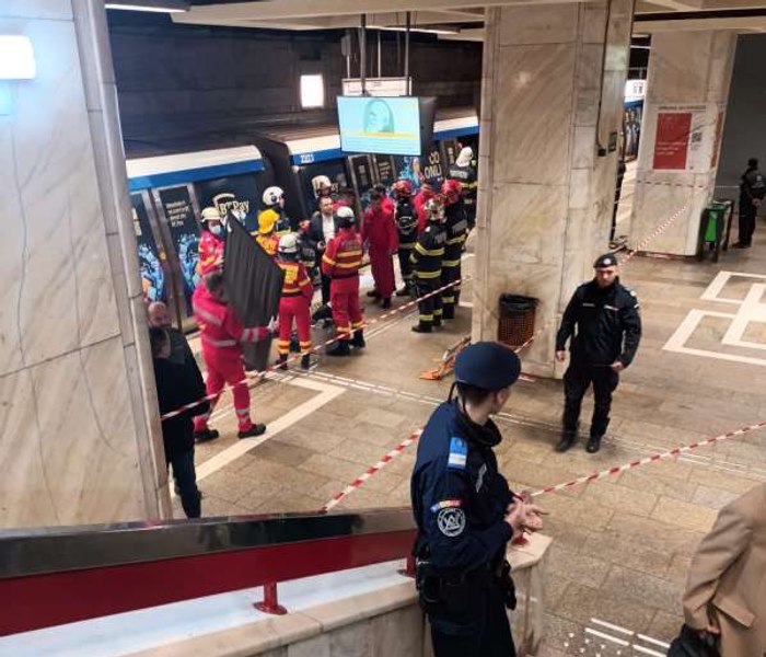Sinucidere în stația de metrou Piaţa Unirii 2. Un bărbat a murit după ce s-a aruncat pe şine