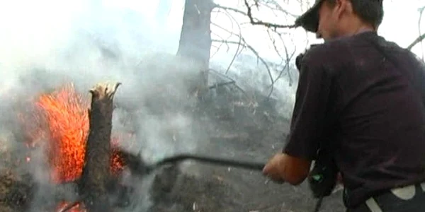 Pentru stingerea incendiului din Ceahlău s-au folosit lopeți și s-au sapat șanțuri izolatoare
