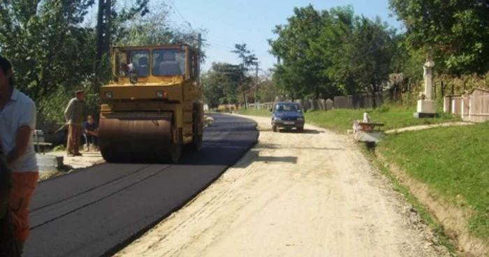 Drumul județean va fi reabilitat cu întârziere