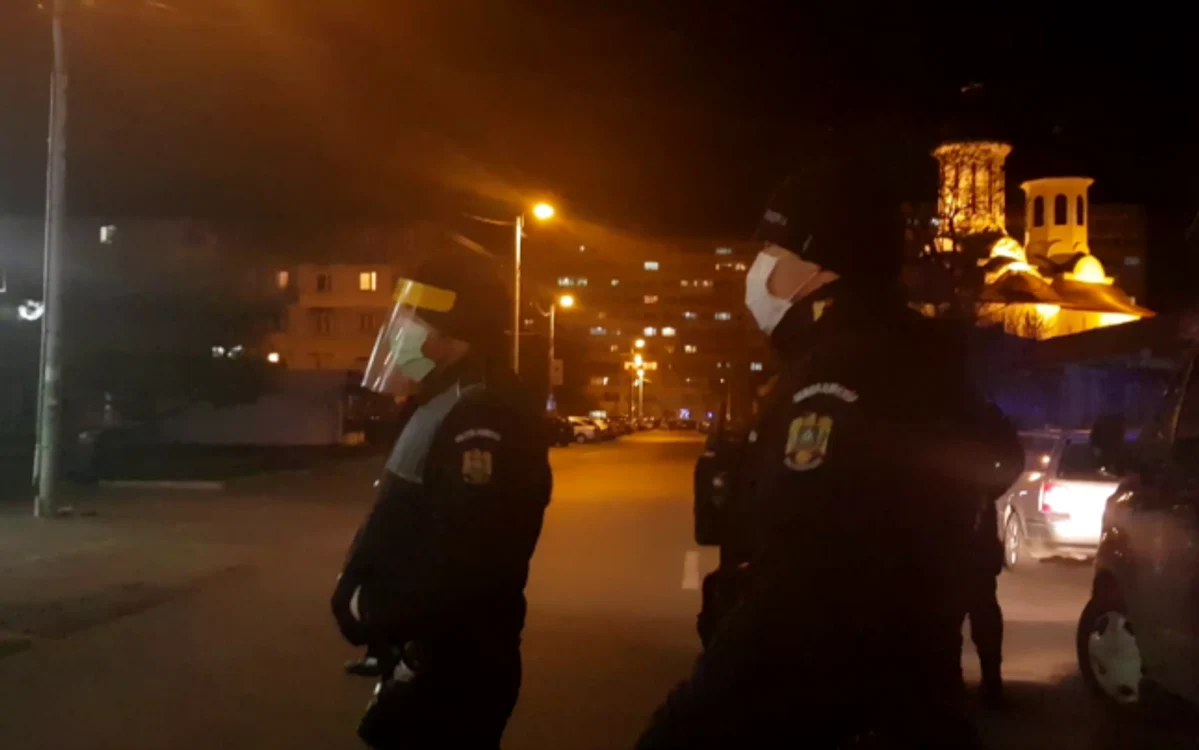 Jandarmii au găsit-o pe fata fugită din carantină la locuința iubituluiFoto: adevarul.ro