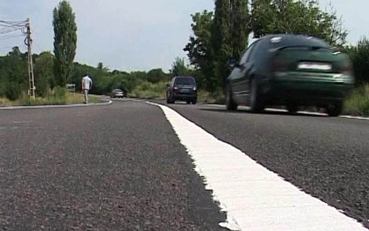 O stradă de la periferia Piteștiului a fost distrusă de un râu subteran iar locuitorii din zonă nu au cum să mai ajungă în oraș