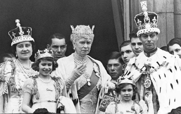Regina Maria obișnuia să poarte broșa centrală.
