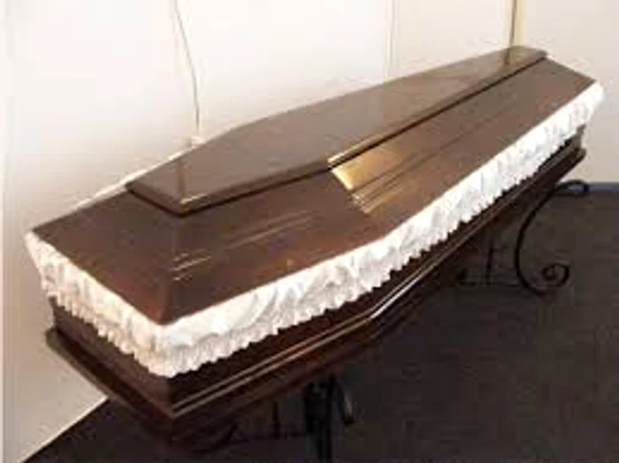 Rudele unui bărbat decedat în Italia au primit sicriul cu trupul neînsufleţit, însă înăuntru au găsit alt mort