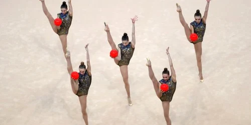 Echipa Ucrainei concurează în finala gimnastică ritmică cu mingea în timpul Jocurilor Europene pe Minsk Arena din Minsk Belarus FOTO Guliver / Getty Images / Dean Mouhtaropoulos