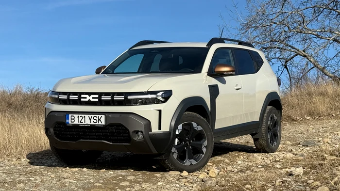 Dacia Duster TCe 130 4x4 - vedere lateral față